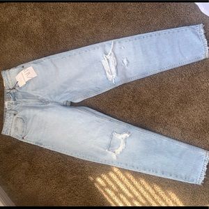 SOLD** Zara Classic Hi-Rise Mom Jeans